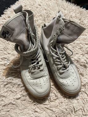 Nike High-Top Tactical Boots in Light Grey